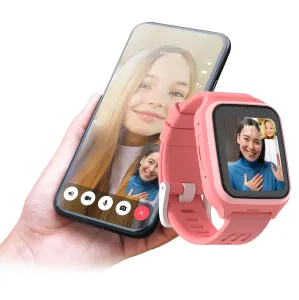 myFirst rosa smartklokke for barn med GPS-sporing vist ved siden av en smarttelefon under en videosamtale