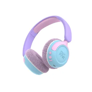 myFirst CareBuds Max bērnu pilnizmēra austiņas pasteļtoņos ar pūkainiem ausu polsteriem uz balta fona