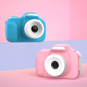 Appareil photo numérique pour enfants myFirst Camera 3 présenté en rose et bleu, avec un design compact aux formes arrondies