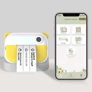 appareil photo à impression instantanée pour enfants myFirst Insta Wi en jaune, avec bande de papier sortie, présenté à côté de l’application compagnon